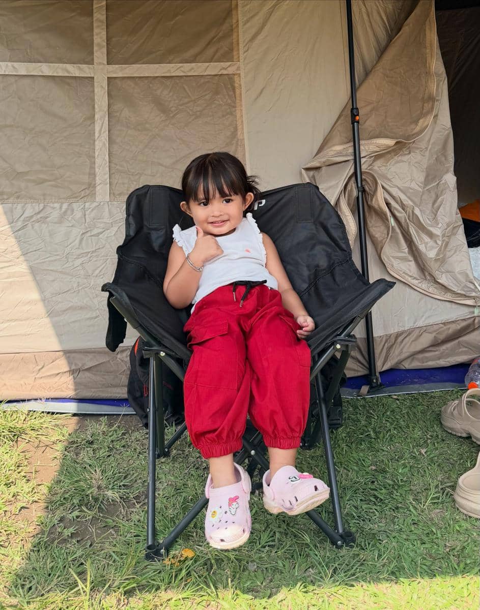 Cunda anak Denny Caknan camping di tepi sungai