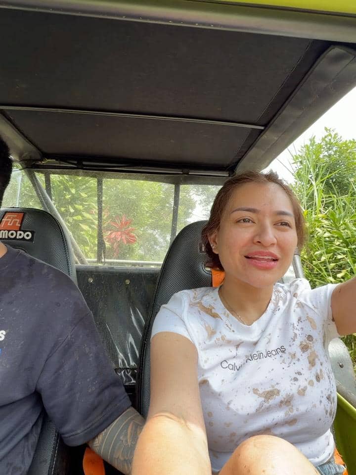 Nathalie Holscher dan keluarga liburan di Puncak