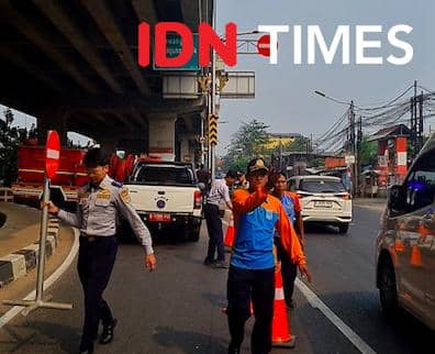 Dishub DKI lakukan rekayasa lalu lintas di Pondok Kelapa, Rabu (12/8/2026).