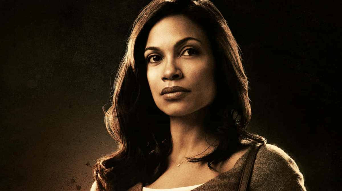 Rosario Dawson memerankan Claire Temple dalam serial Marvel Netflix Luke Cage dengan penampilan berambut gelap.