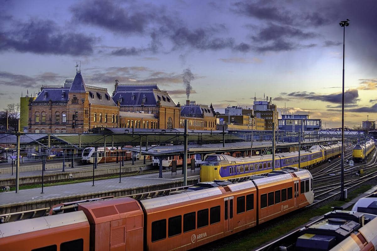 Pemandangan Stasiun Kereta Api Groningen.