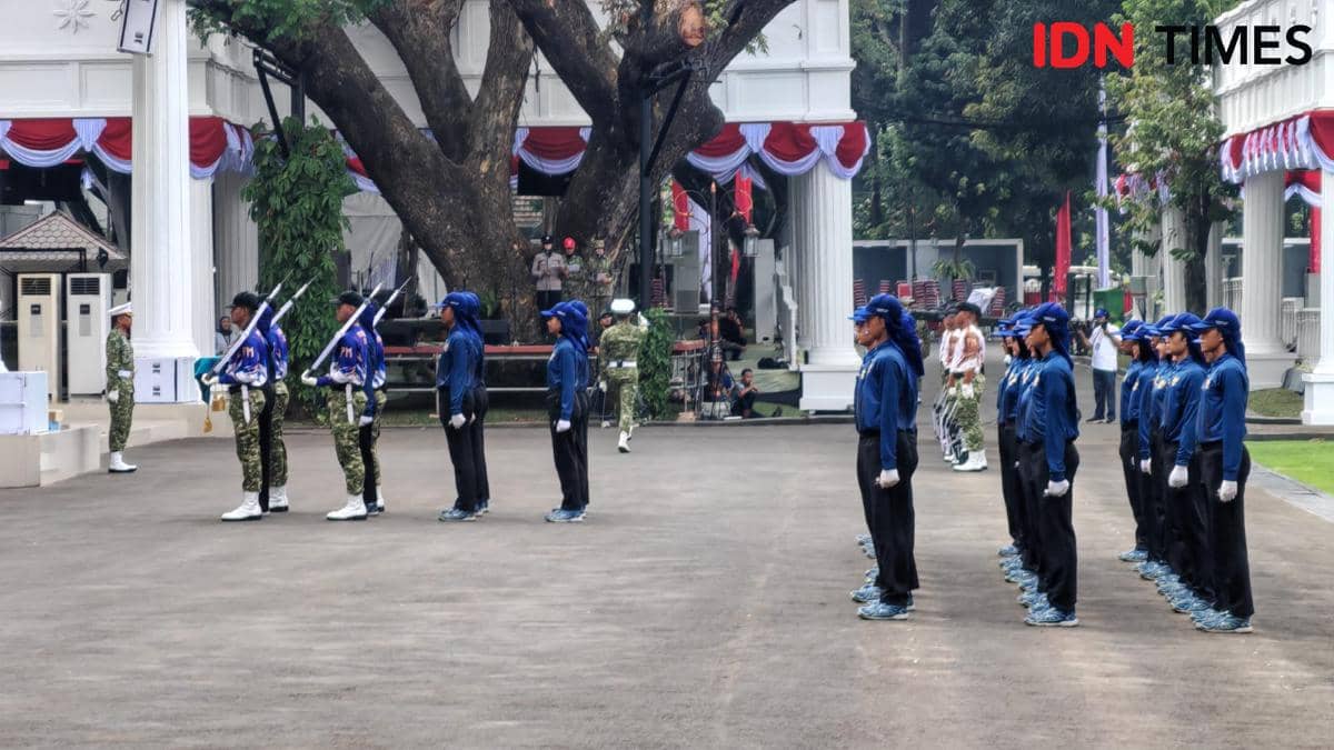 Calon Paskibra (Capaskibraka) gladi kotor upacara peringatan HUT ke-81 RI di Istana Merdeka, Jakarta, Rabu (12/8/2026).