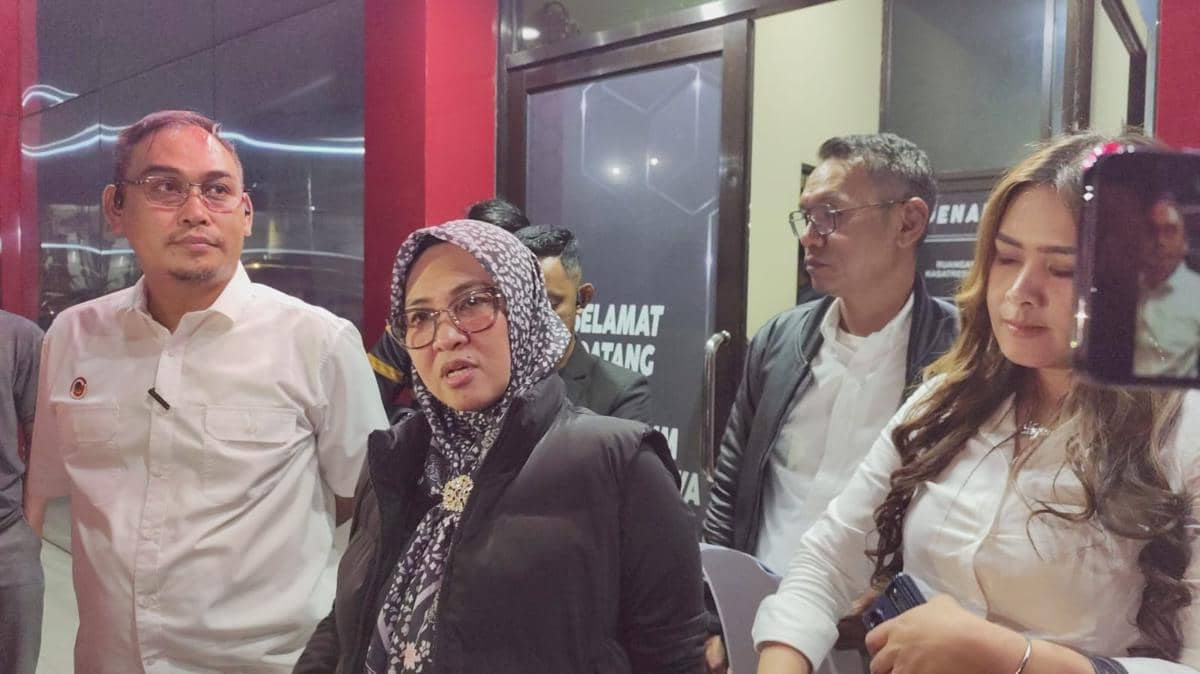 Bupati Gowa Husniah Talenrang saat memenuhi panggilan penyidik Unit Tindak Pidana Korupsi (Tipidkor) Polresta Gowa, Selasa (11/8/2026). (Dok