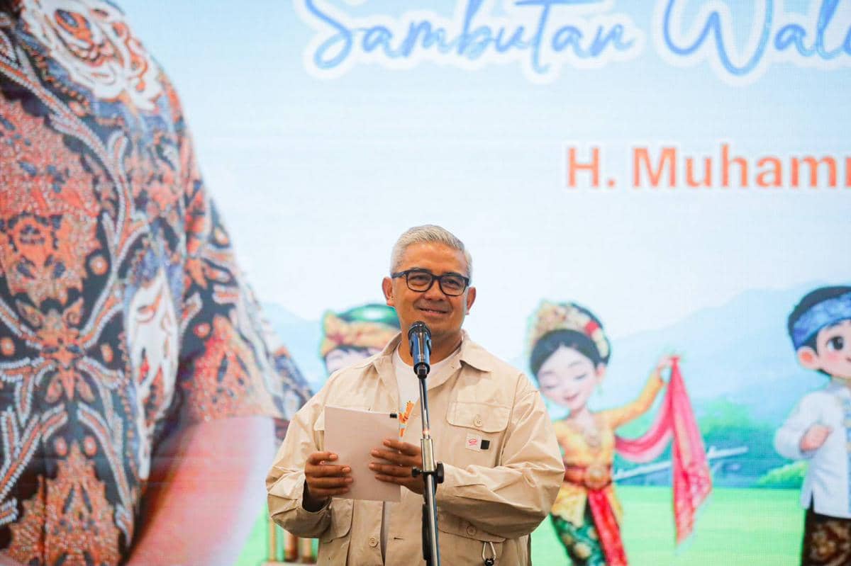Farhan Cari Jalan Tengah Konflik Transportasi di Gerbang Wisata Bandung