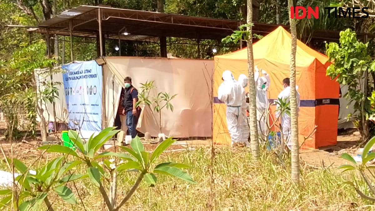 Proses ekshumasi jenazah Sutrimo di Banyumas, Rabu (12/8/2026). (IDN Times/Cokie Sutrisno)
