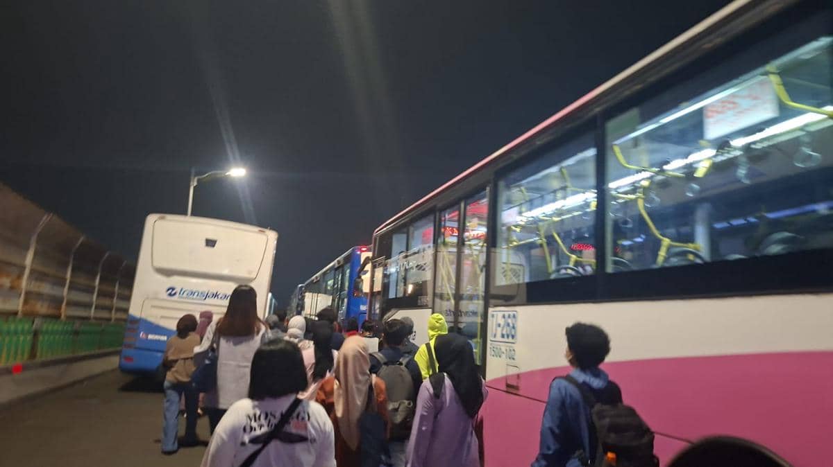 Bus TJ Mogok di Petukangan, Operasional Koridor 13 Alami Pengalihan