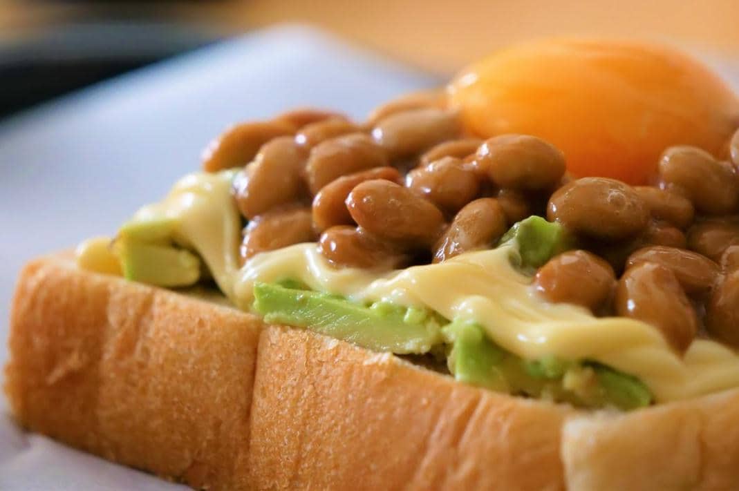 ilustrasi natto toast