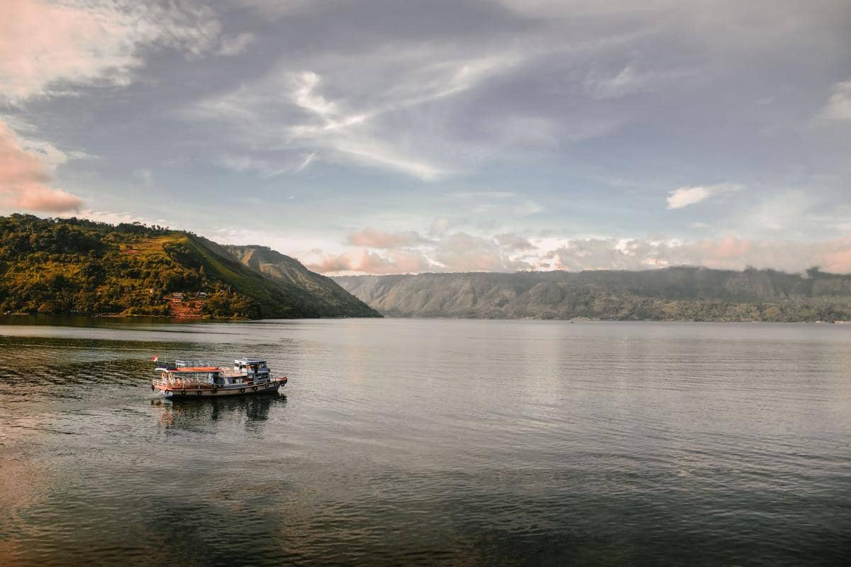 ilustrasi Danau Toba