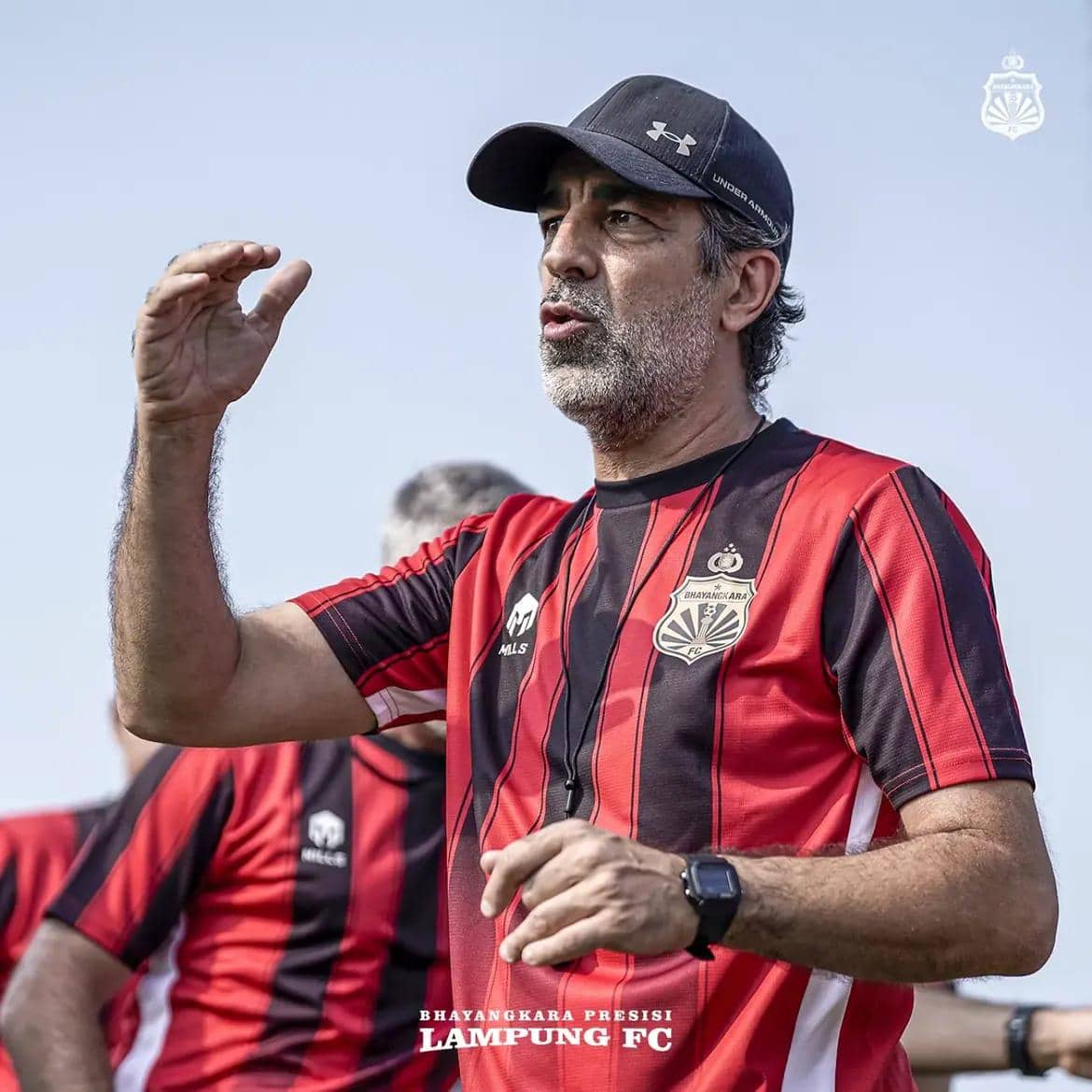 Gantikan Paul Munster, Oscar Bruzon Nahkodai Bhayangkara Lampung FC