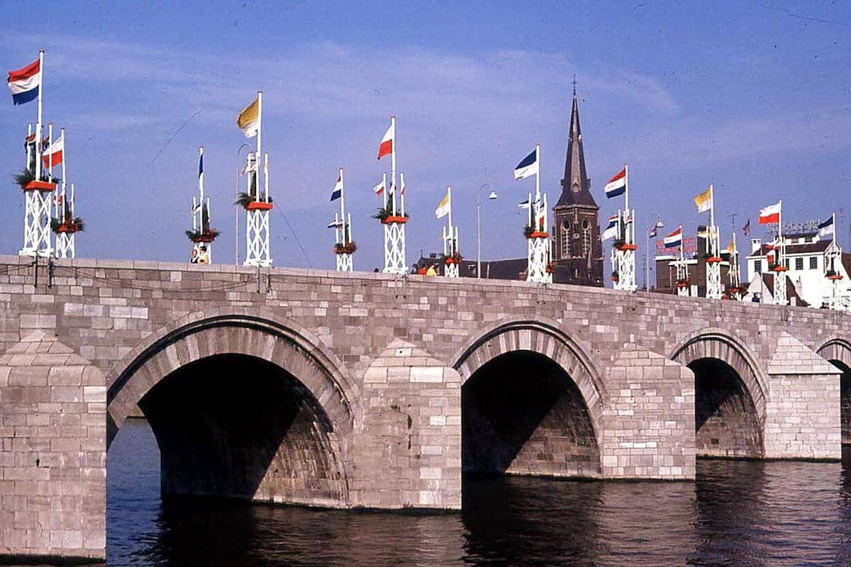 Sint Servaasbrug, Kota Maastricht, Belanda