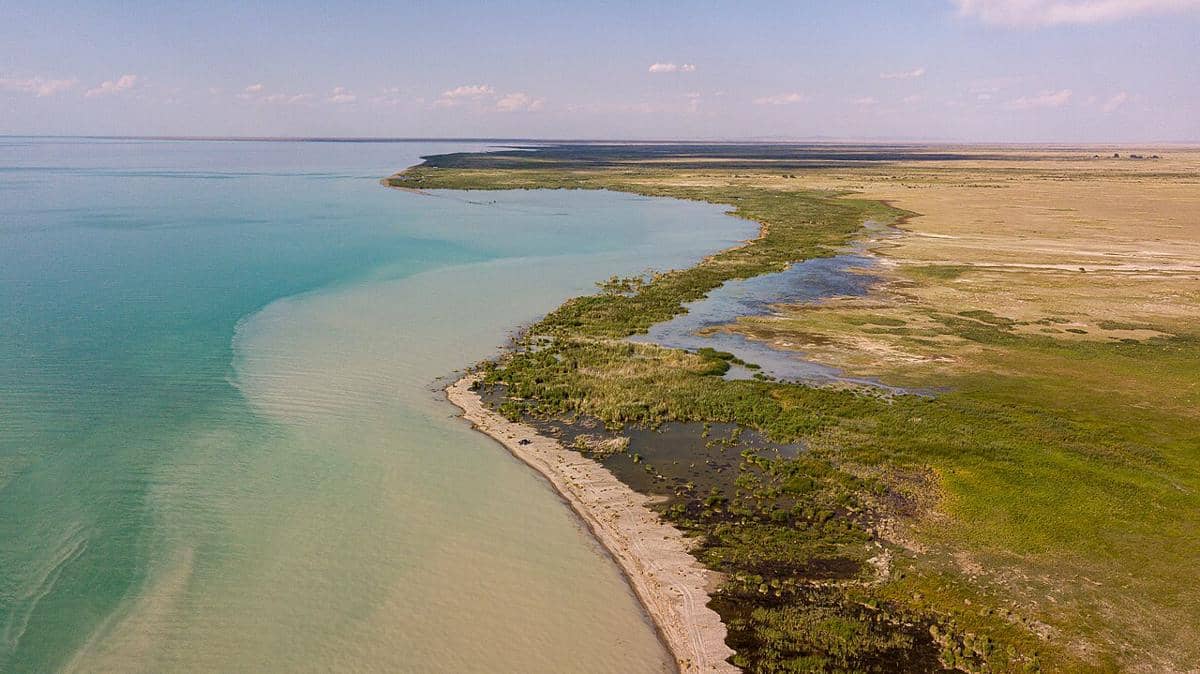 5 Daya Tarik Danau Alakol, Surga Tersembunyi di Kazakhstan!