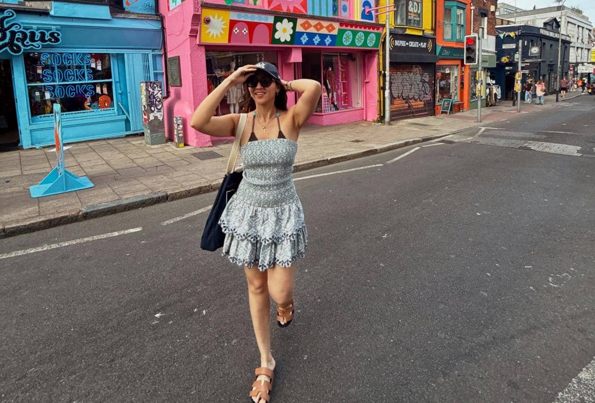 8 Potret Sahiba Bali Liburan Musim Panas di Brighton, Seru Pol!