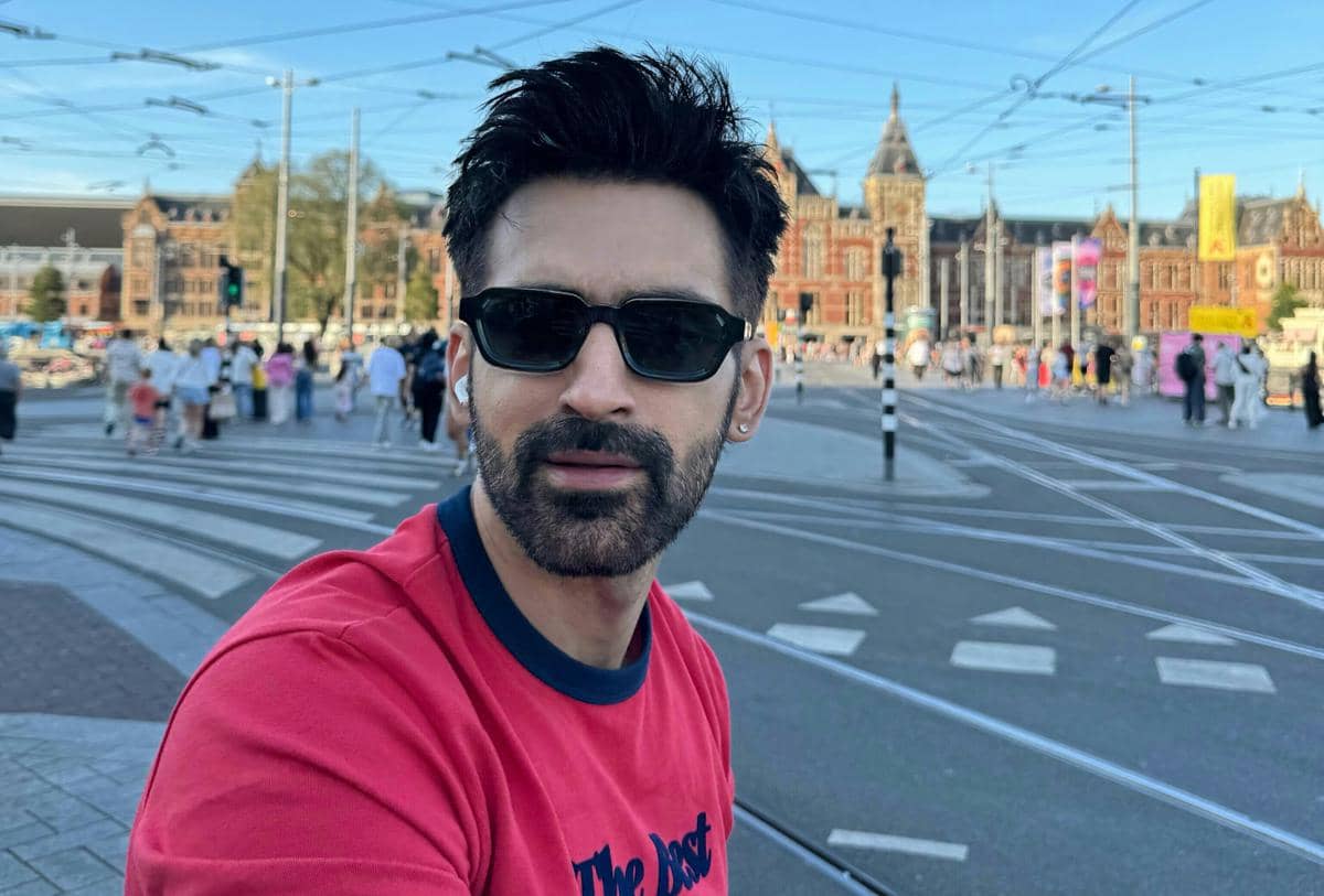 8 Potret Arjit Taneja Liburan di Amsterdam, Belanda, Seru Main Sepeda!