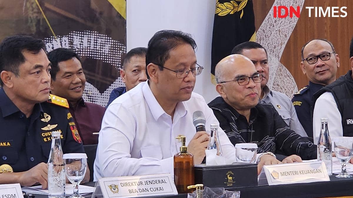 Menteri Keuangan RI Purbaya Yudhi Sadewa saat berada di Bandara Soekarno-Hatta (Soetta), Tangerang.