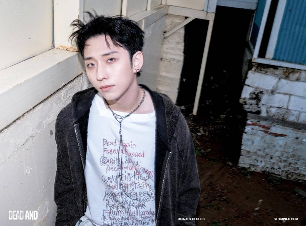 Potret Gunil, mantan anggota band Xdinary Heroes, dengan ekspresi tenang dalam unggahan akun Instagram resmi grup.