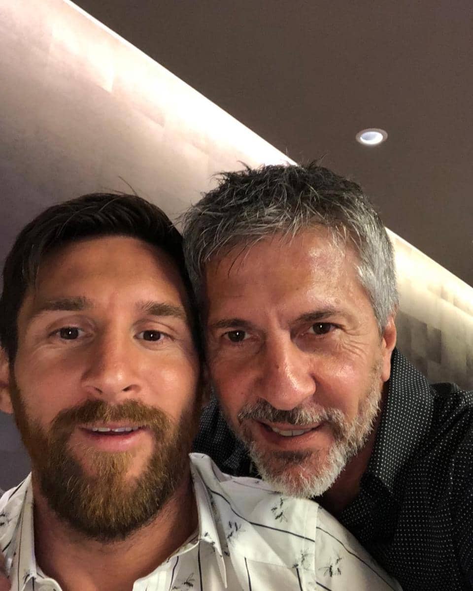 Potret kenangan Lionel Messi bersama sang ayah dalam sebuah foto keluarga yang dibagikan melalui Instagram.