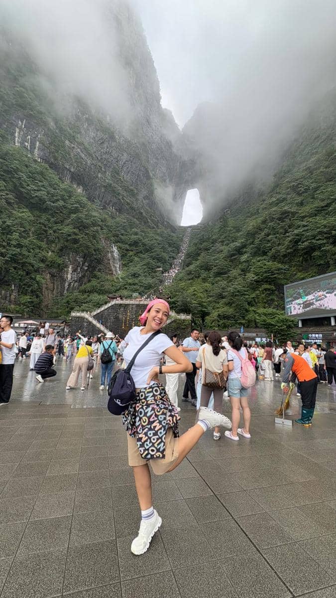 Dhea Ananda berlibur di China dan membagikan momen perjalanan melalui akun pribadi Instagram @dea_ananda.