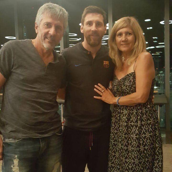 Potret kenangan Lionel Messi bersama sang ayah, diabadikan dalam unggahan akun Instagram Jorge Sole.
