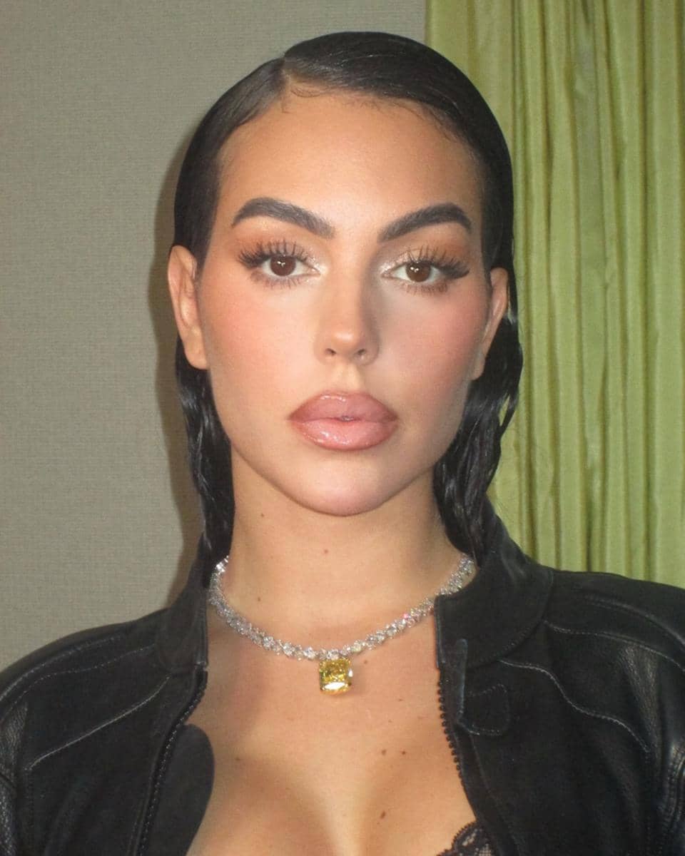 makeup baddie ala Georgina Gio