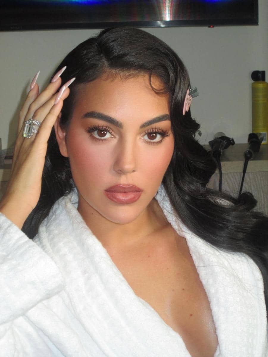makeup baddie ala Georgina Gio