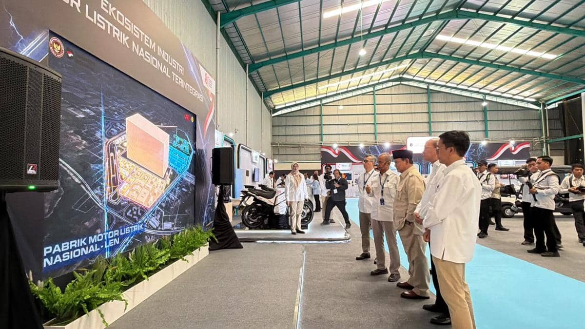 Prabowo Resmikan Pabrik Motor Listrik, Produksi 20 Ribu Unit Setahun