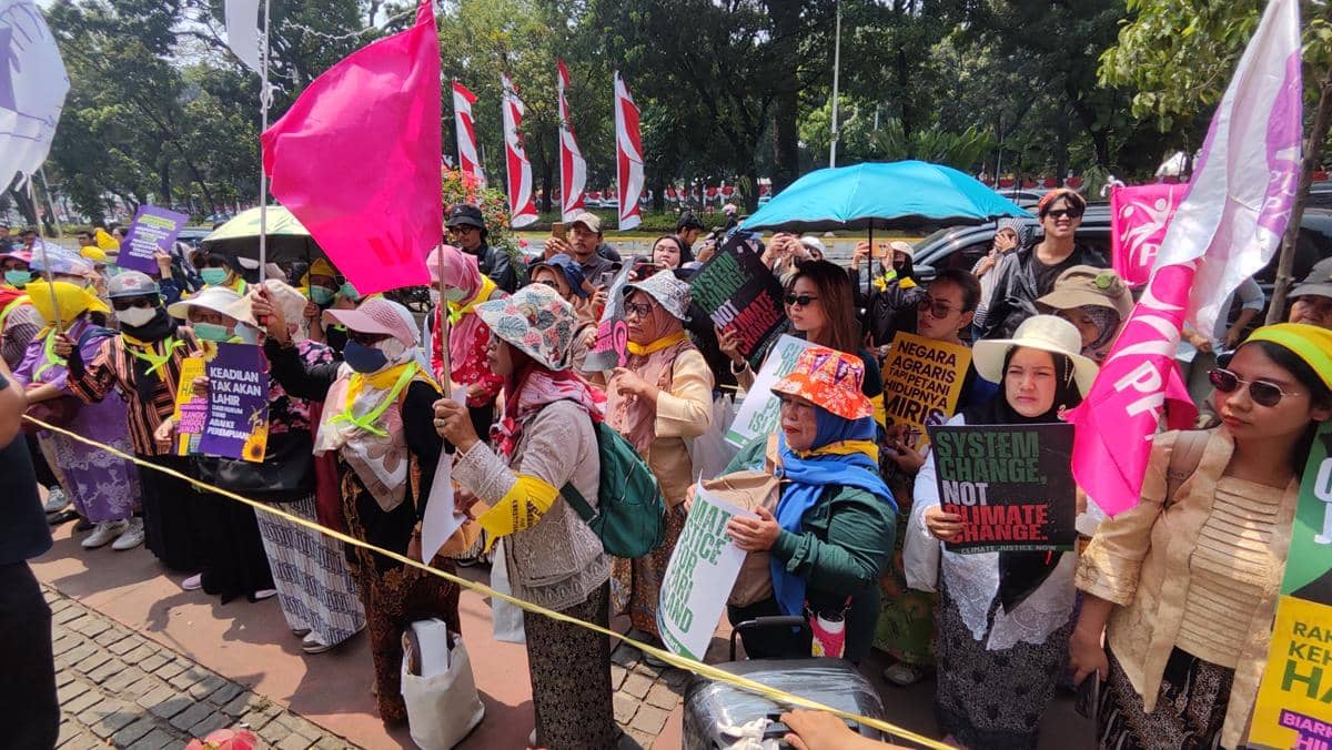 Aksi Solidaritas Perempuan di MK, Kritisi Pembangun PSN dan Ciptaker