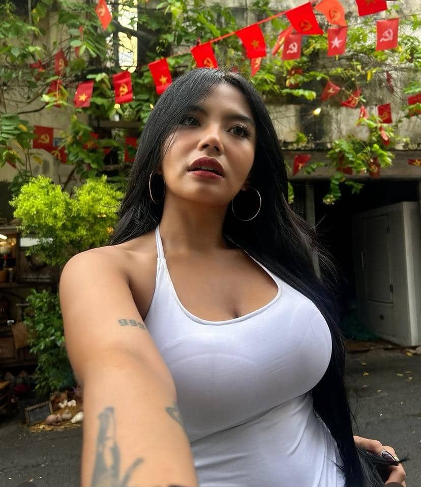 Potret Clareesya RoBoKop yang diunggah melalui akun Instagram @clareesya, menampilkan penampilannya.