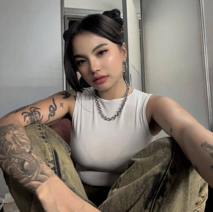 Potret Clareesya RoBoKop yang diunggah melalui akun Instagram @clareesya, dalam sebuah foto potret pribadi.