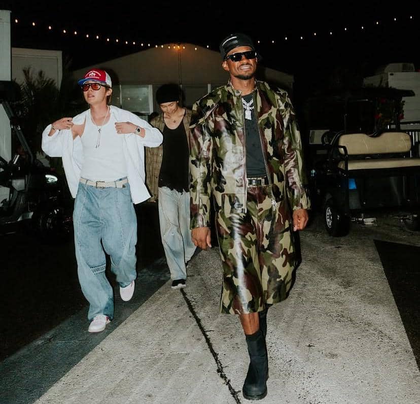 J-Hope dan RM BTS menghadiri konser Usher dan Chris Brown dalam potret yang diunggah di Instagram Usher.