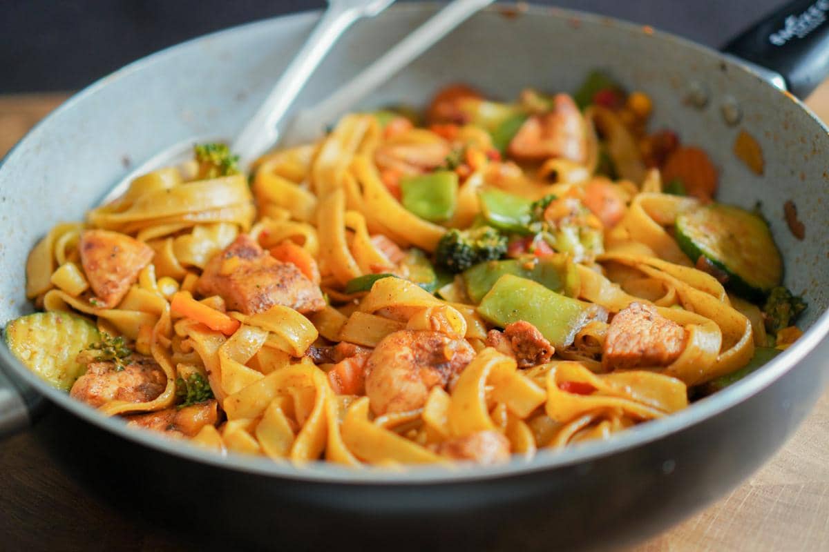 ilustrasi membuat pad see ew ayam