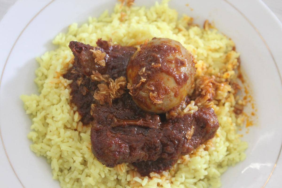 ilustrasi nasi kuning banjar