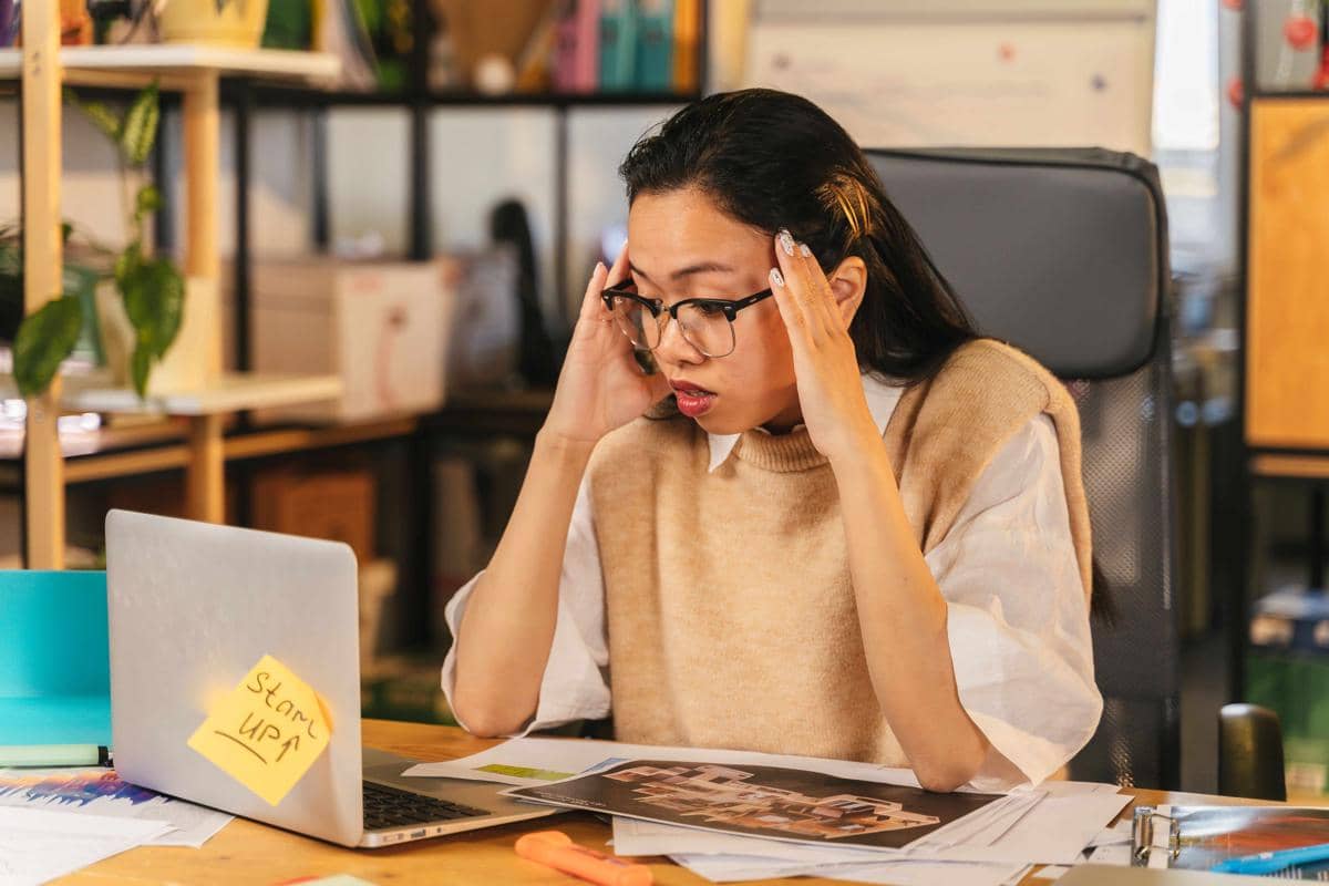 5 Momen di Kantor yang Bikin Kamu Auto Kehilangan Mood