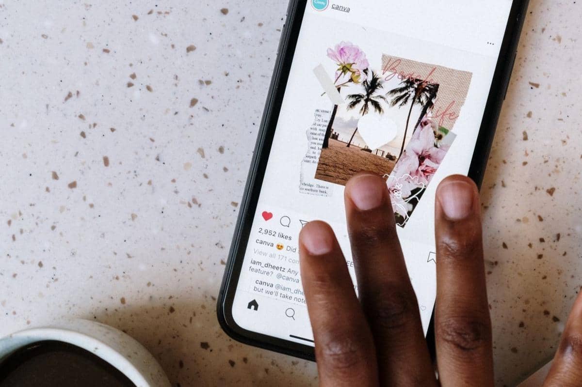 ilustrasi memberikan "like" di media sosial