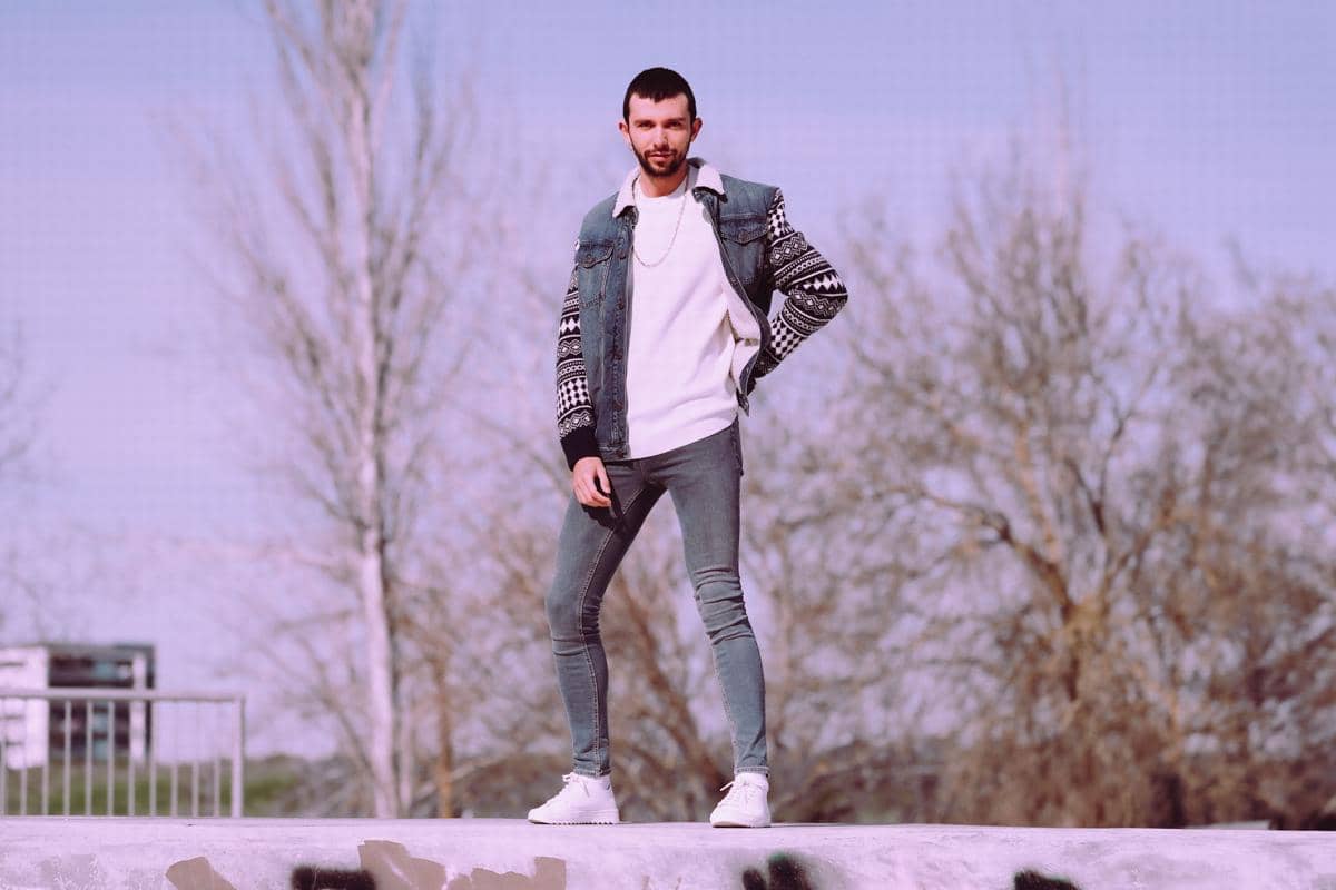 5 Kesalahan Cowok Kurus saat Memakai Celana Jeans, Hindari Bro!