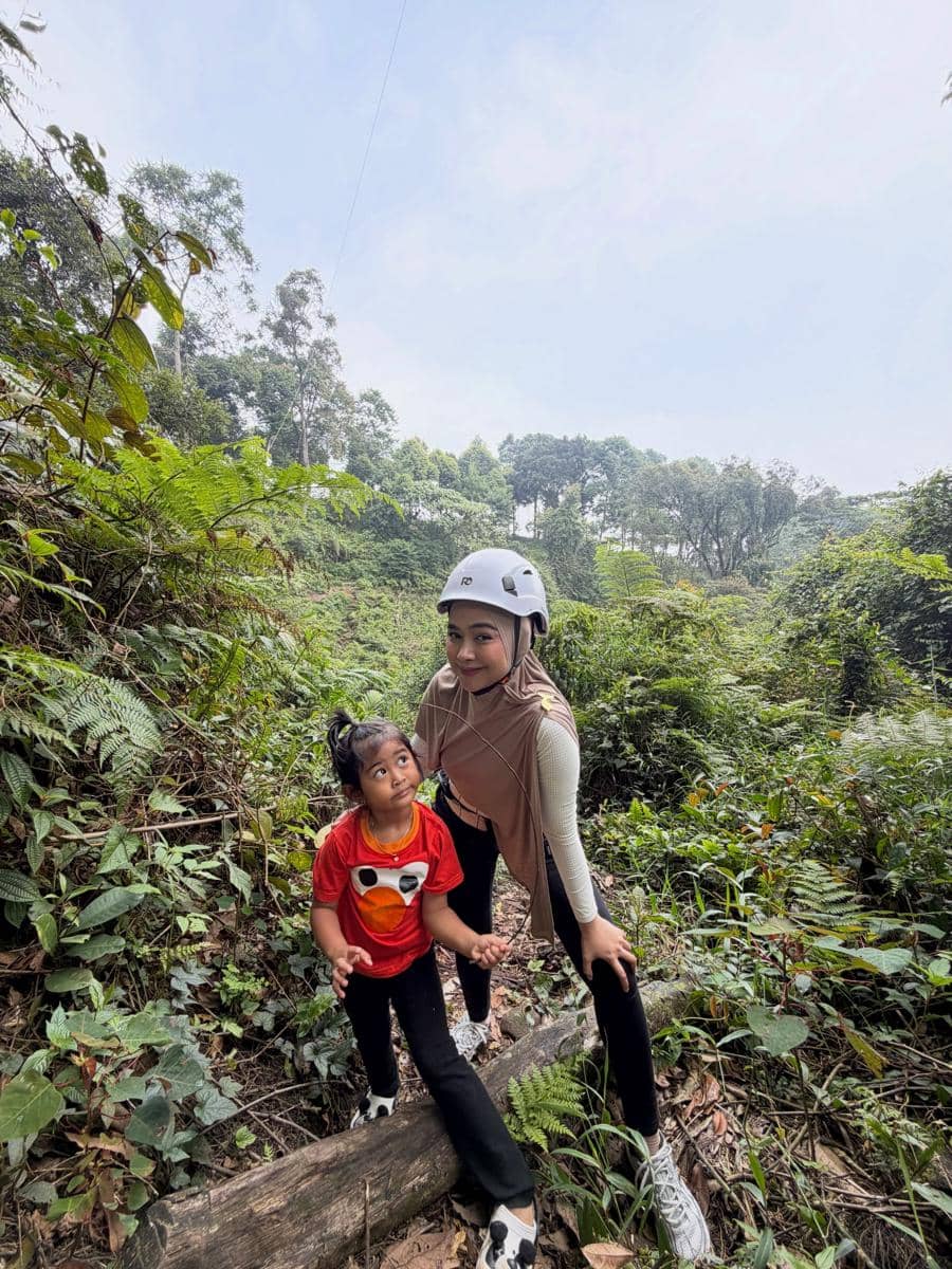 Ria Ricis dan keponakan liburan di Bandung