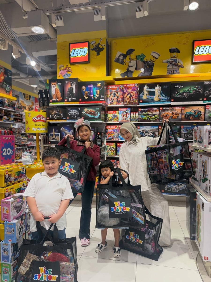 Ria Ricis dan keponakan liburan di Bandung