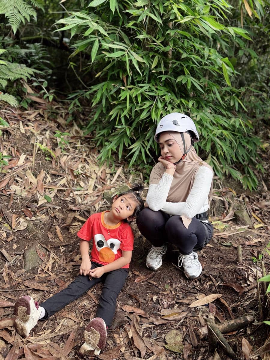 Ria Ricis dan keponakan liburan di Bandung