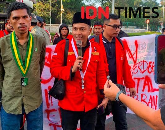 Massa Aksi Aliansi Cipayung Merdeka Padati Patung Kuda, Blokade Jalan