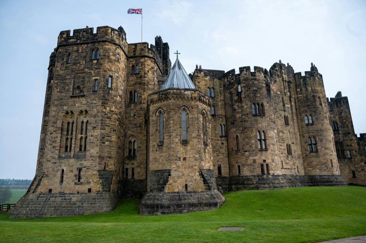 ilustrasi Alnwick Castle