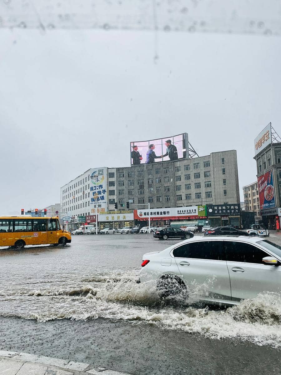Ilustrasi banjir di China. (unsplash.com/Tati Odintsova)