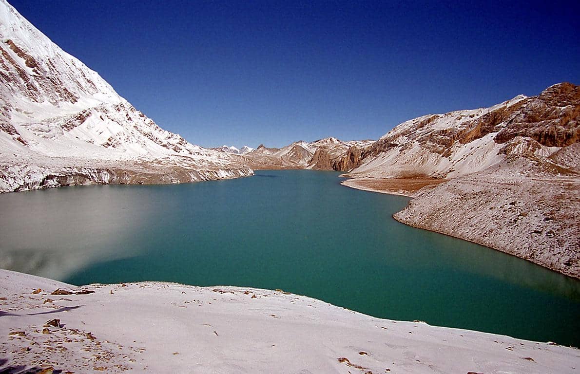 pada tahun 2000, tim scuba Rusia pernah menyelam di danau ini