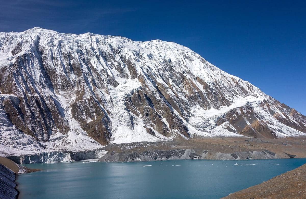 potret puncak Tilicho/Tilicho Peak yang memiliki ketinggian sekitar 7.134 mdpl