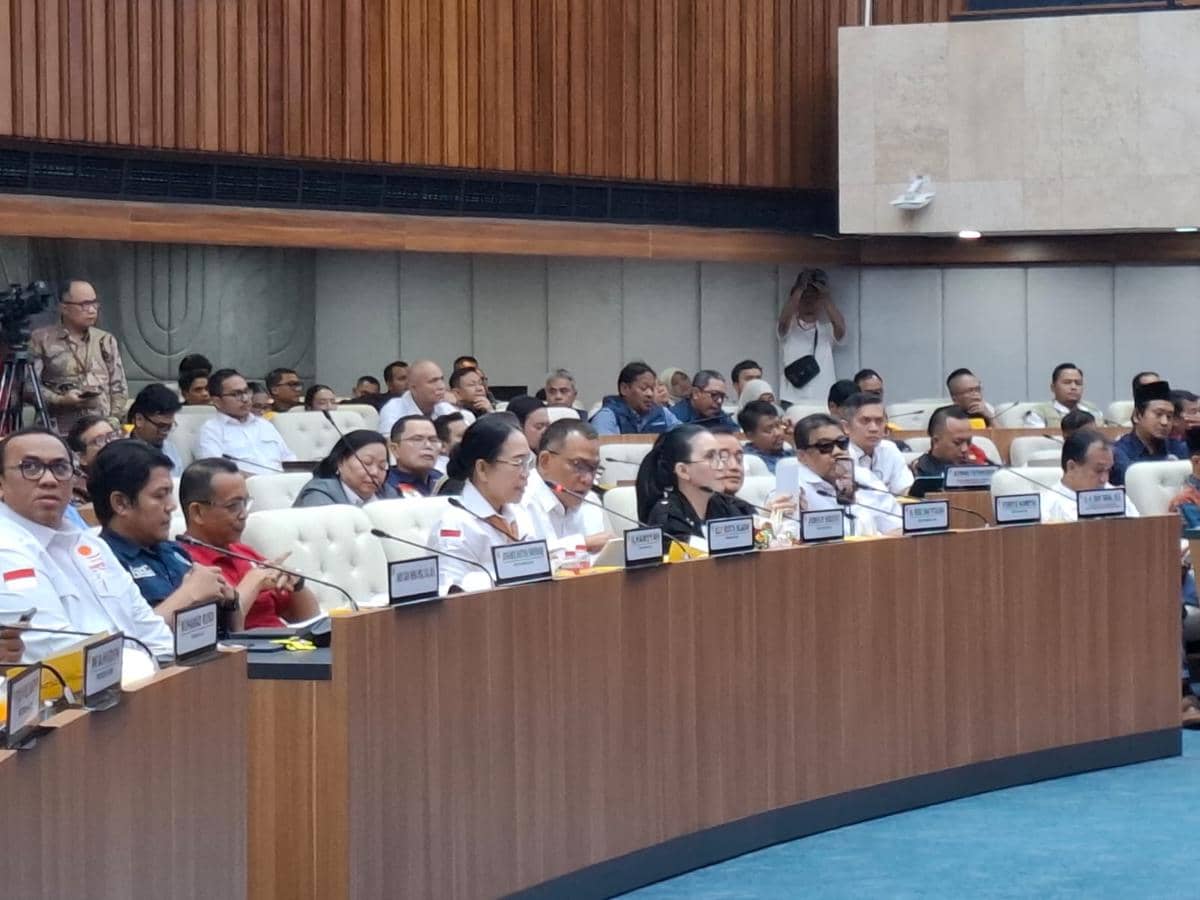 Pimpinan DPR rapat bersama elemen buruh untuk memhahas RUU Ketenagakerjaan. 