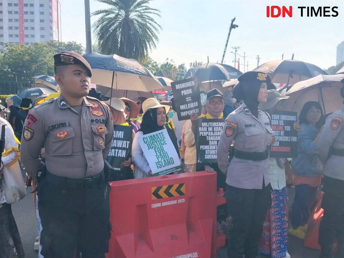 Saat Aksi Kamisan Beradu Dengan Gladi Kotor di Istana Negara