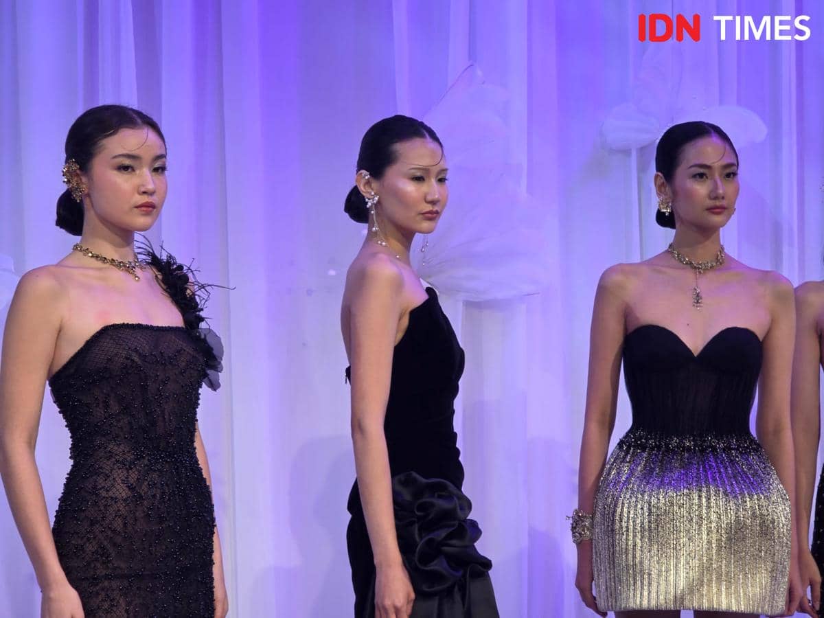 Koleksi Florilegium Liliana Lim: Ketika Bunga Bermekaran di Malam Hari