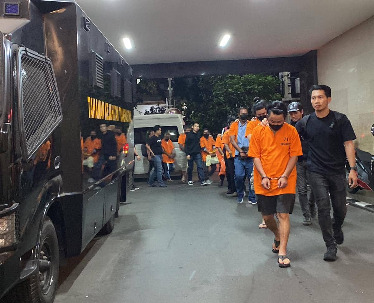 8 WNA Tersangka Penyelundup 1,3 Ton Ketamin di Batam Tiba di Bareskrim