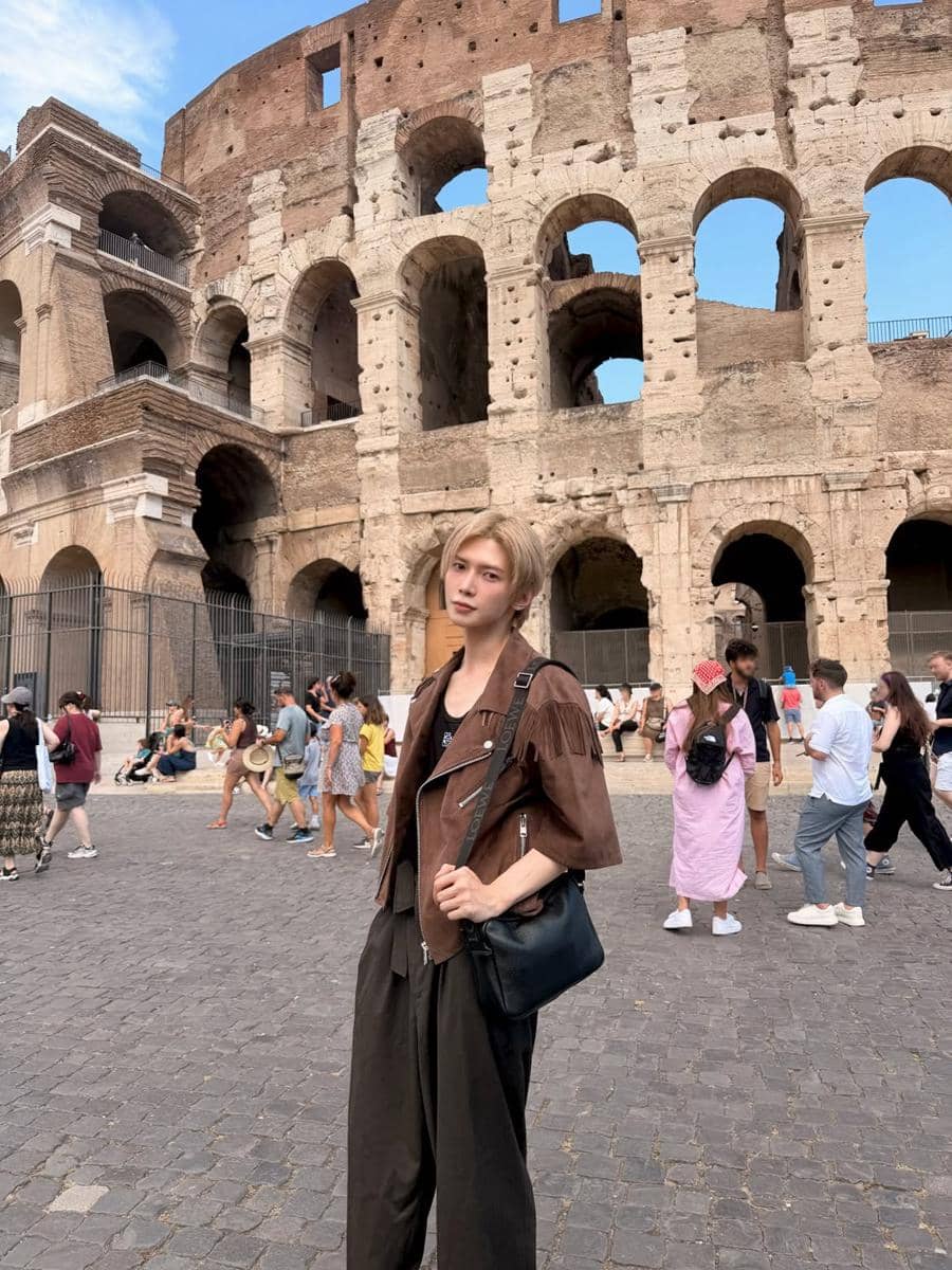 ide layering outfit musim panas ala Yeosang ATEEZ