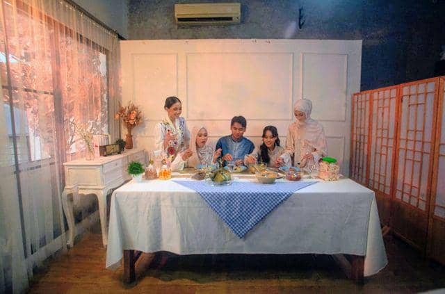Makan bersama (pexels.com/masyogo 1987)