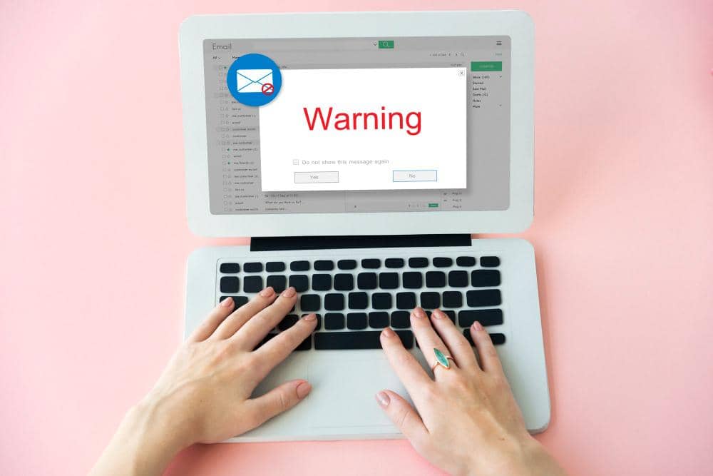 ilustrasi notifikasi di laptop
