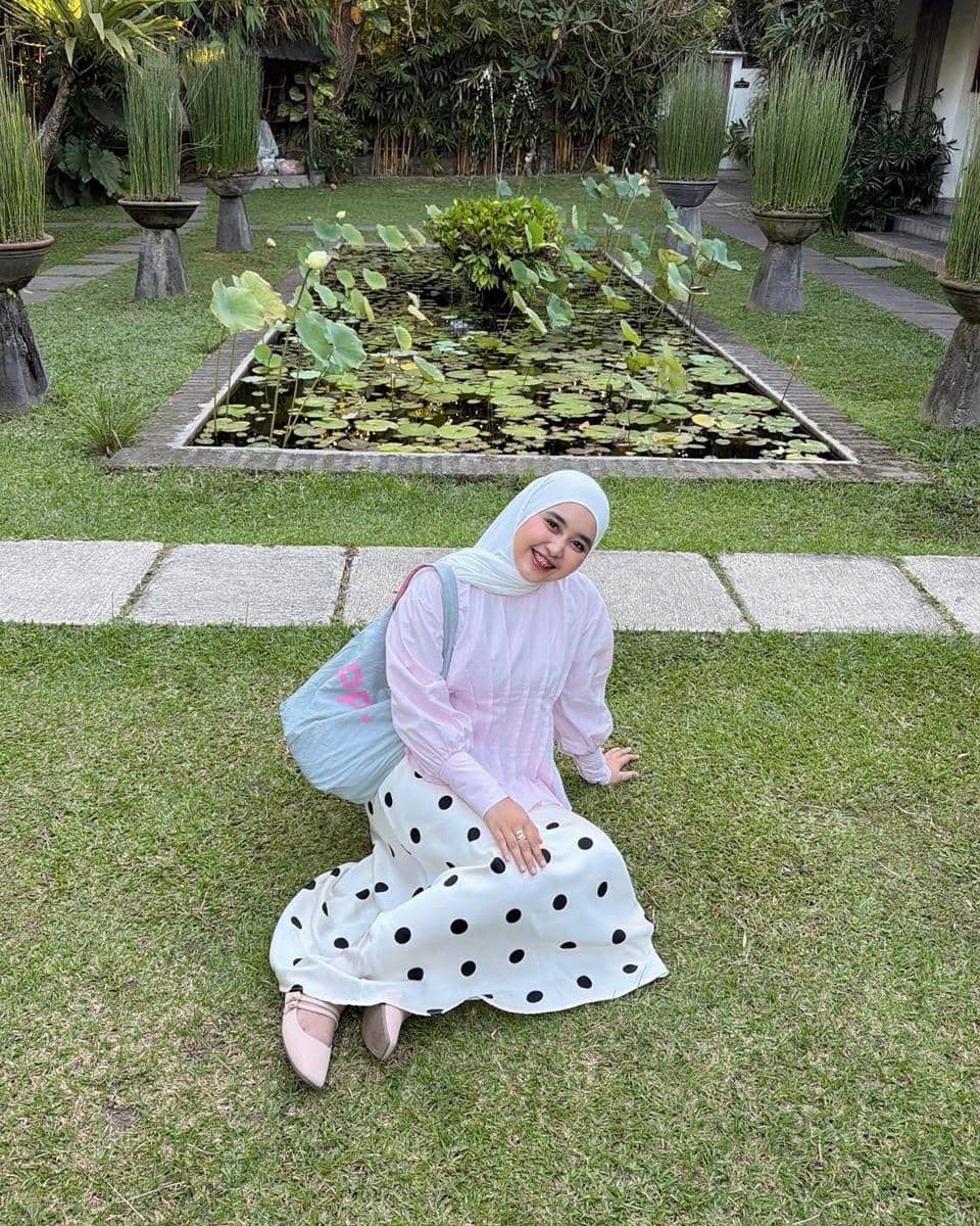 cara styling outfit polkadot ala Meilan Indrajati